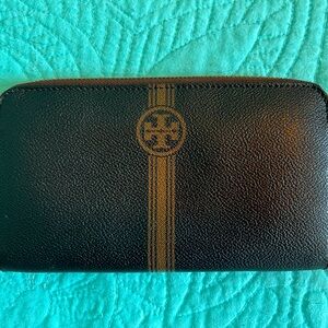EUC Tory Burch Wallet